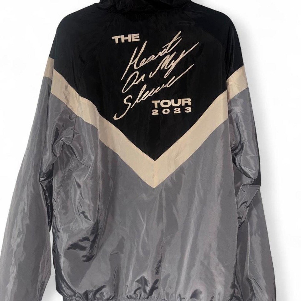 RARE Ella Mai Heart On My Sleeve Tour 2023 windbreaker 🖤🩶 - Picture 3 of 3
